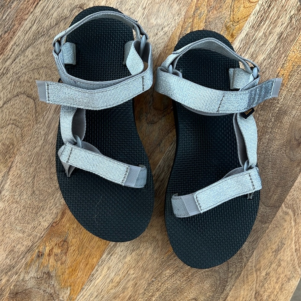 TEVA PLATFORM SANDAL SILVER
